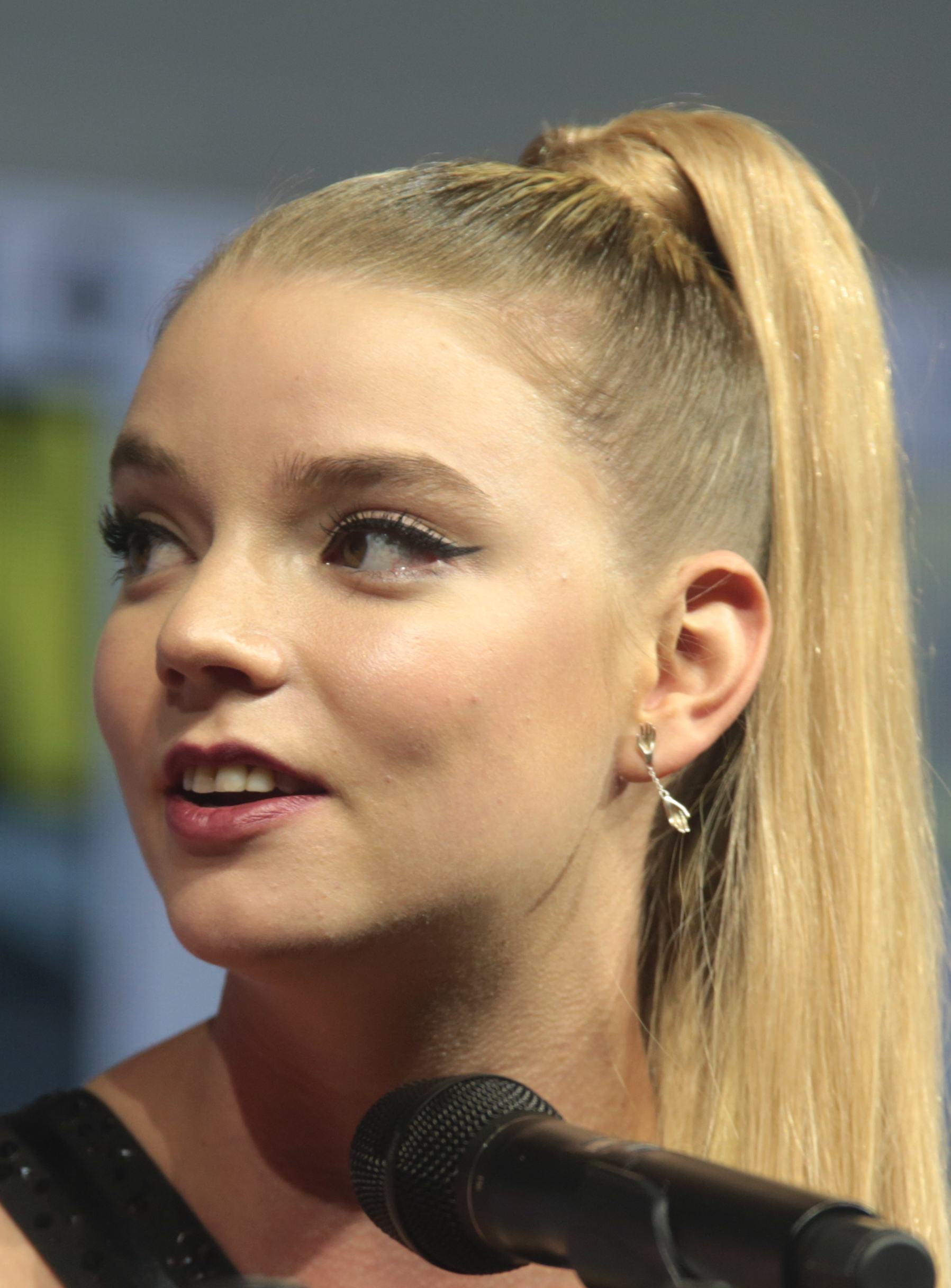 Anya Taylor-Joy (29787630588) (cropped)