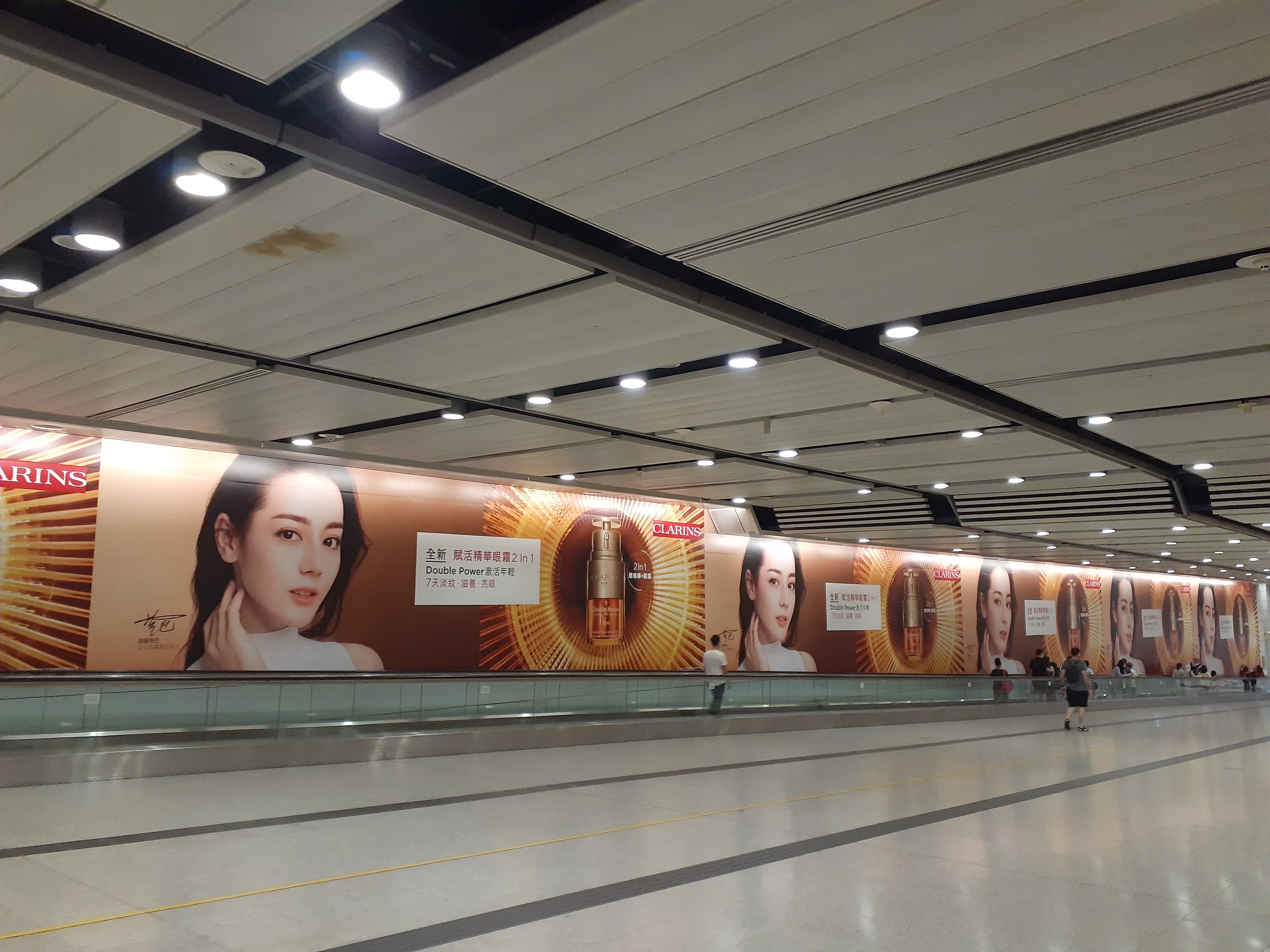 HK MTR Central Station passageway ads 迪麗熱巴 Dilraba Dilmurat September 2021 SS2 04